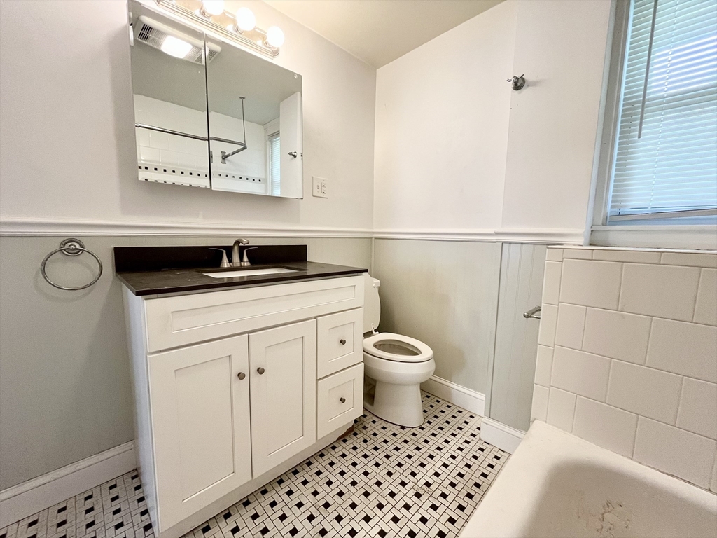 3 bed, 1 bath apartment for rent at 285 West Elm Unit 2, Brockton — photo 8 of 21
