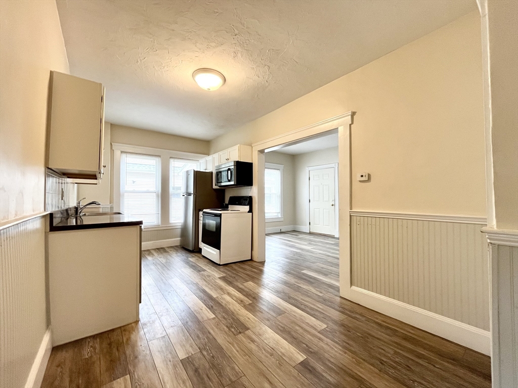 3 bed, 1 bath apartment for rent at 285 West Elm Unit 2, Brockton — photo 7 of 21