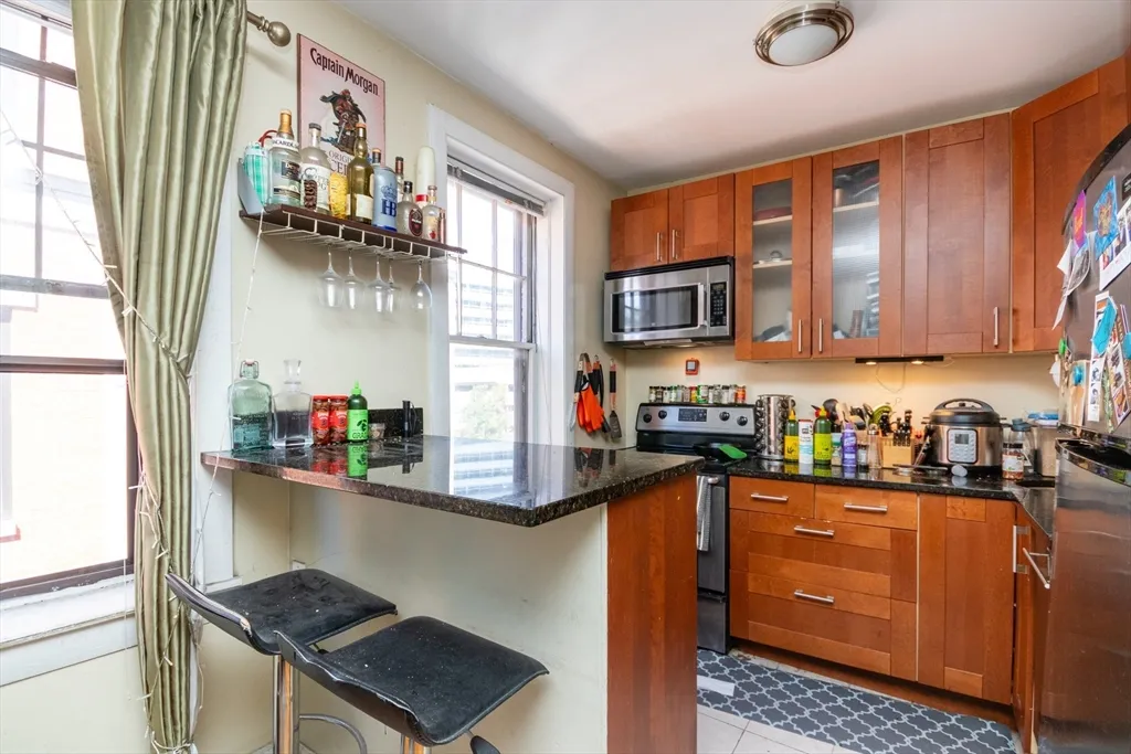 2 bed, 1 bath apartment for rent at 286 Cambridge St Unit 8, Beacon Hill — photo 5 of 24