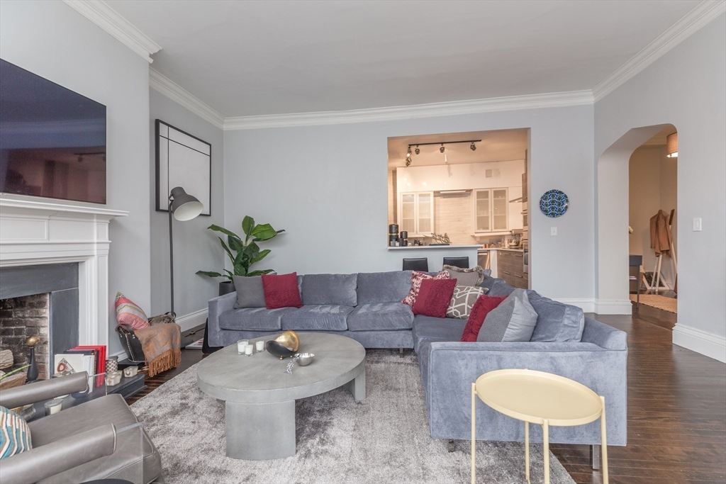 1 bed, 1 bath apartment for rent at 286 Beacon St Unit 7, Back Bay — photo 3 of 9