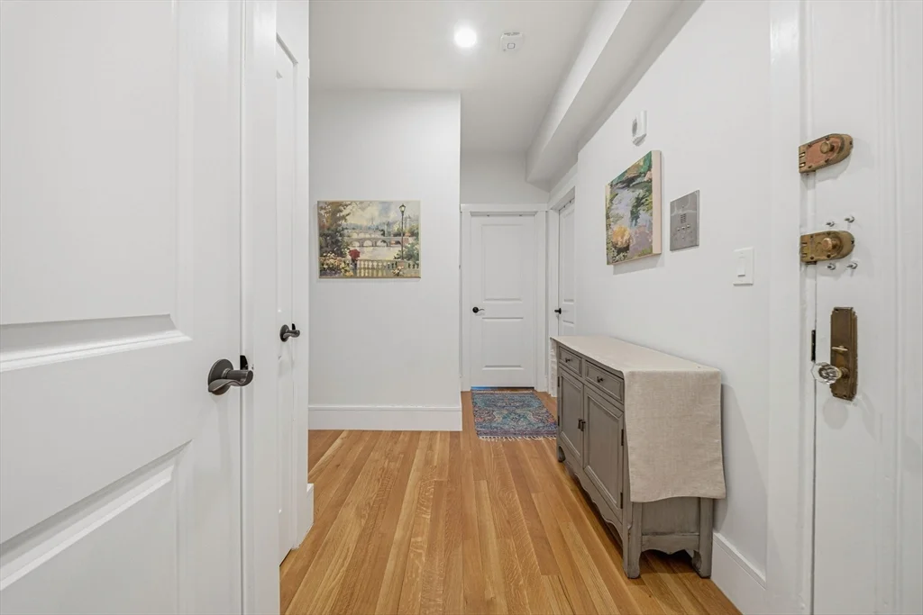 2 bed, 2 bath apartment for rent at 286 Beacon Unit 2, Back Bay — photo 2 of 40
