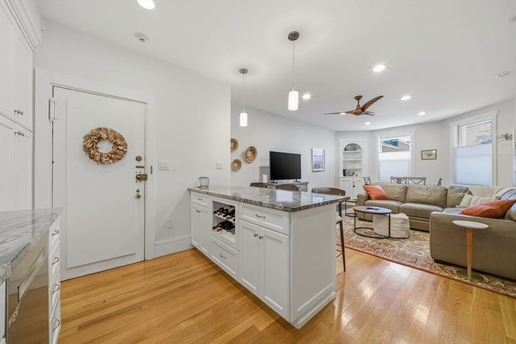 2 bed, 2 bath apartment for rent at 286 Beacon Unit 2, Back Bay — photo 18 of 40