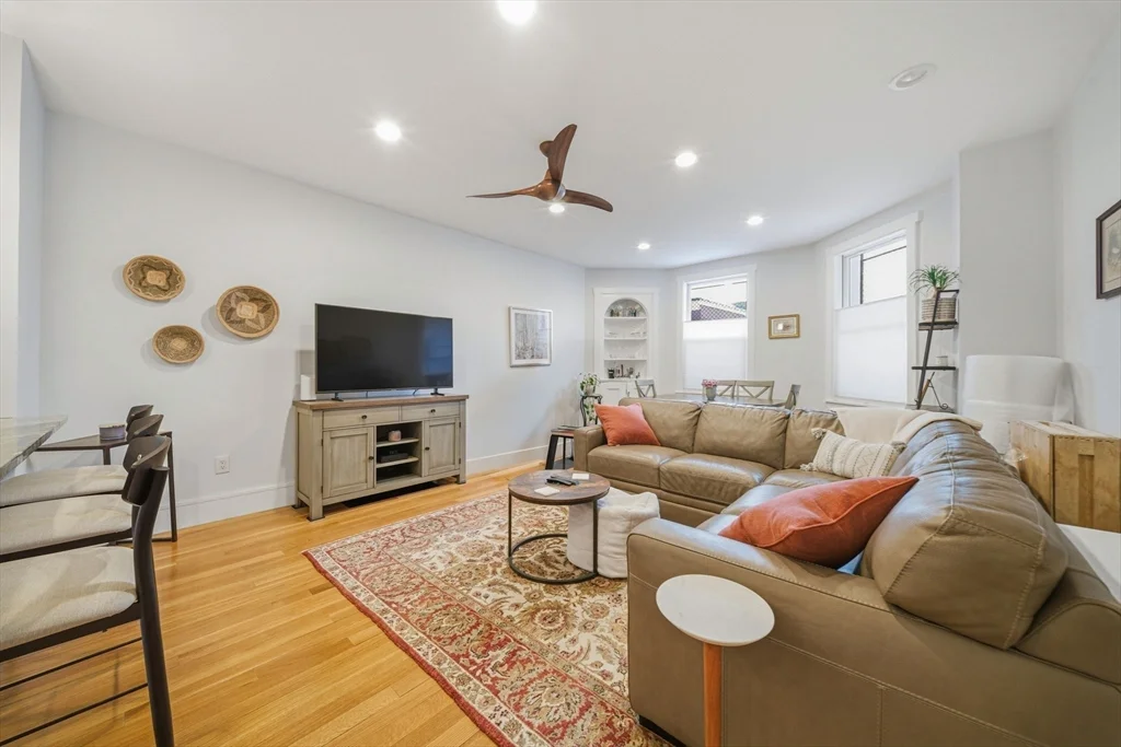 2 bed, 2 bath apartment for rent at 286 Beacon Unit 2, Back Bay — photo 6 of 40