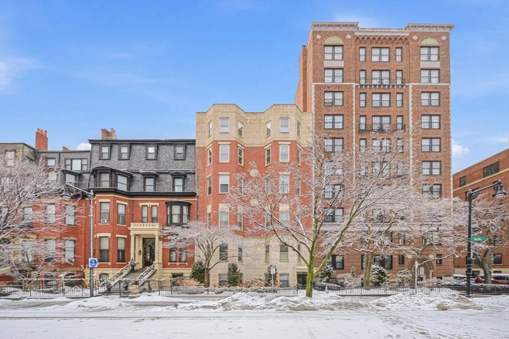 2 bed, 2 bath apartment for rent at 286 Beacon Unit 2, Back Bay