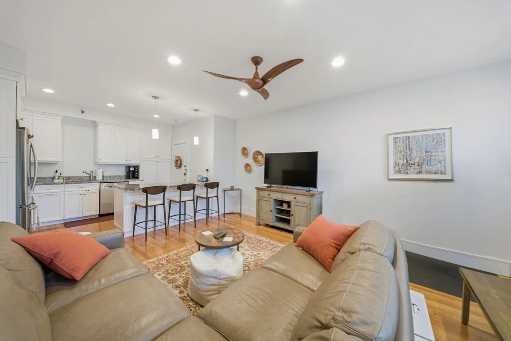 2 bed, 2 bath apartment for rent at 286 Beacon Unit 2, Back Bay — photo 10 of 40