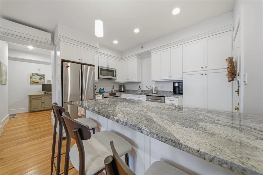 2 bed, 2 bath apartment for rent at 286 Beacon Unit 2, Back Bay — photo 14 of 40