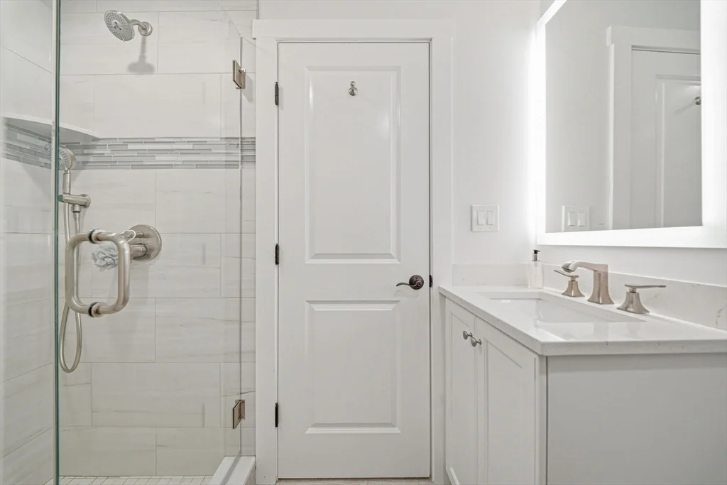 2 bed, 2 bath apartment for rent at 286 Beacon Unit 2, Back Bay — photo 4 of 40