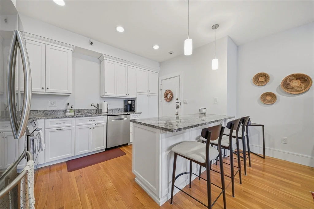 2 bed, 2 bath apartment for rent at 286 Beacon Unit 2, Back Bay — photo 17 of 40