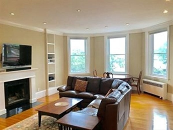 1 bed, 1 bath apartment for rent at 286 Beacon Unit 4, Back Bay — photo 3 of 7