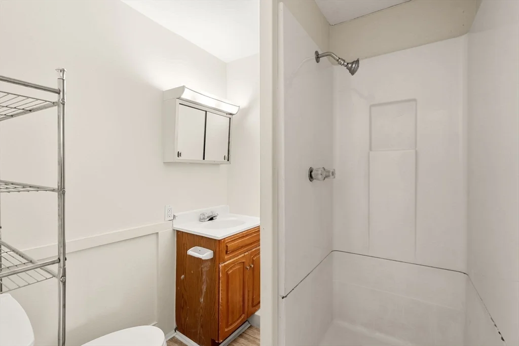 2 bed, 2 bath apartment for rent at 286 Fenno St Unit 4, Revere — photo 23 of 28