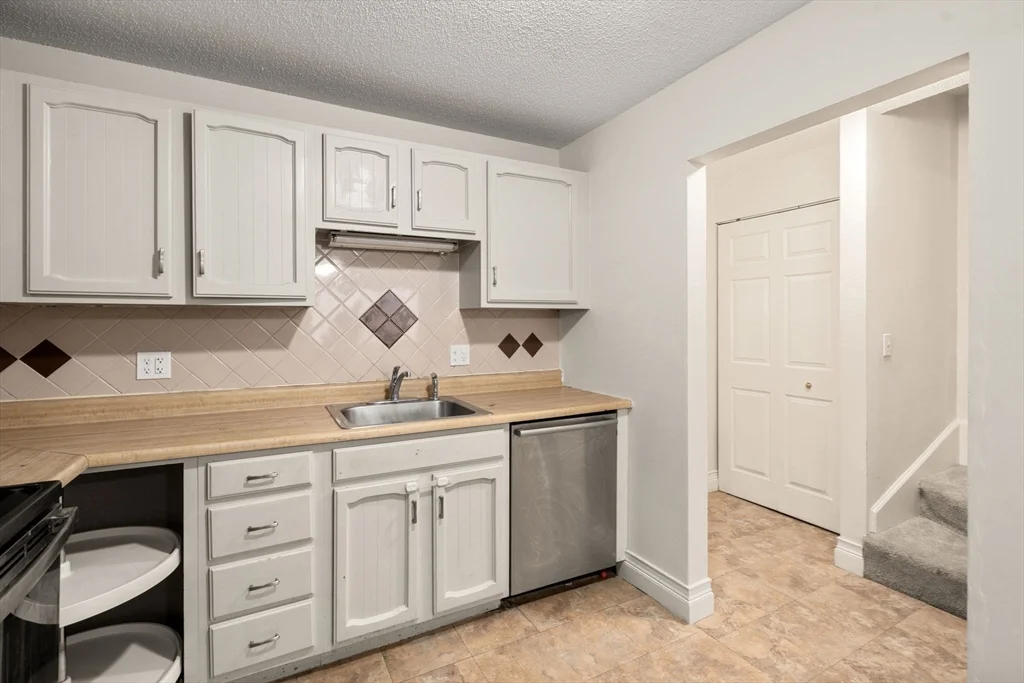 2 bed, 2 bath apartment for rent at 286 Fenno St Unit 4, Revere — photo 7 of 28