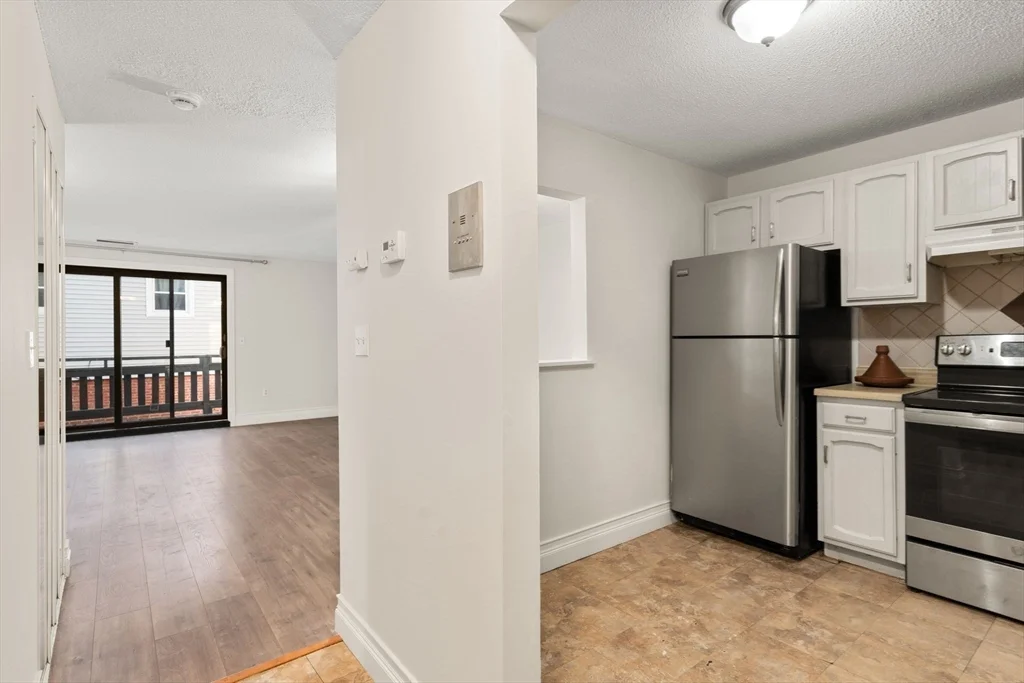 2 bed, 2 bath apartment for rent at 286 Fenno St Unit 4, Revere — photo 5 of 28