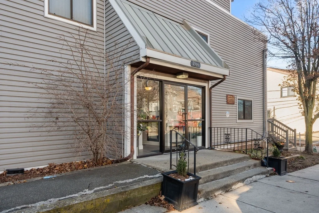 2 bed, 2 bath apartment for rent at 286 Fenno St Unit 4, Revere — photo 3 of 28