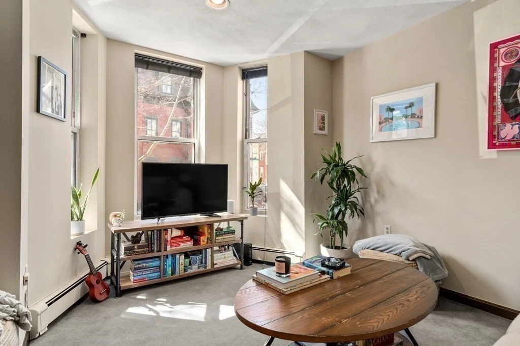 1 bed, 1 bath apartment for rent at 286 K St Unit 2, Boston