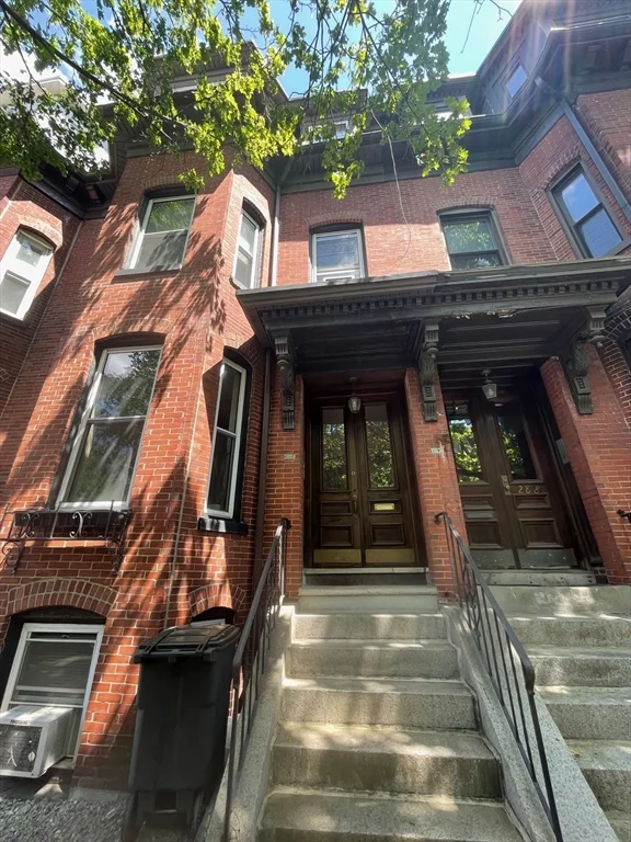 1 bed, 1 bath apartment for rent at 286 K St Unit R, Boston