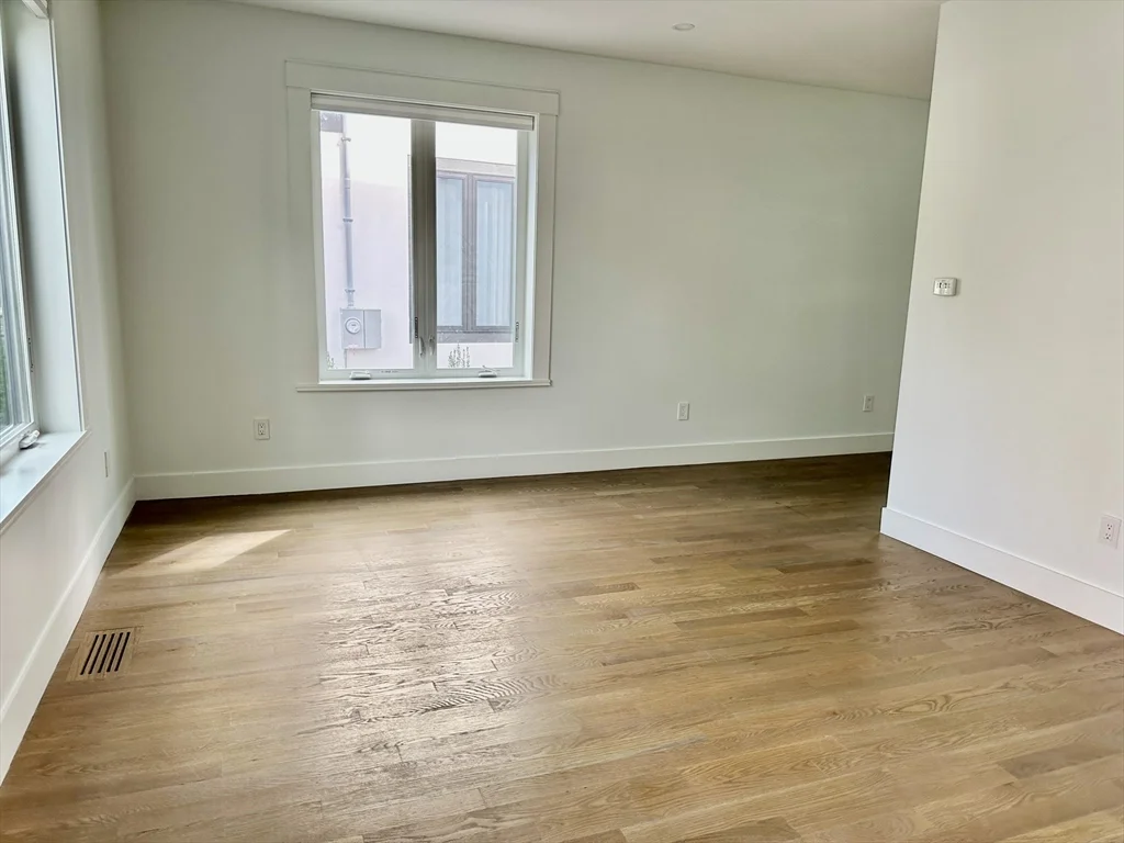 3 bed, 2 bath apartment for rent at 286 Watertown St Unit 286, Newton — photo 9 of 13