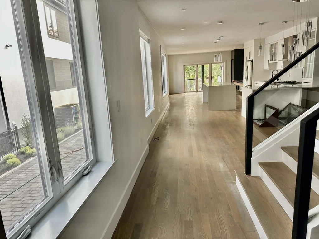 3 bed, 2 bath apartment for rent at 286 Watertown St Unit 286, Newton — photo 4 of 13