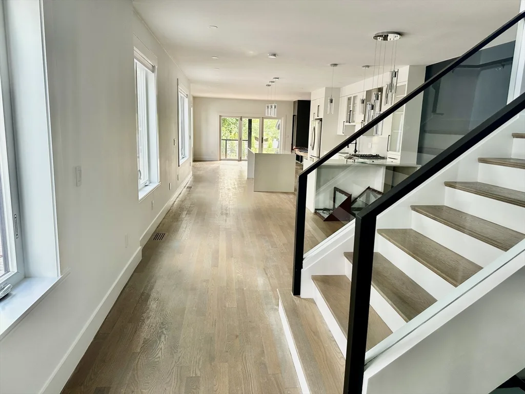 3 bed, 2 bath apartment for rent at 286 Watertown St Unit 286, Newton — photo 5 of 13