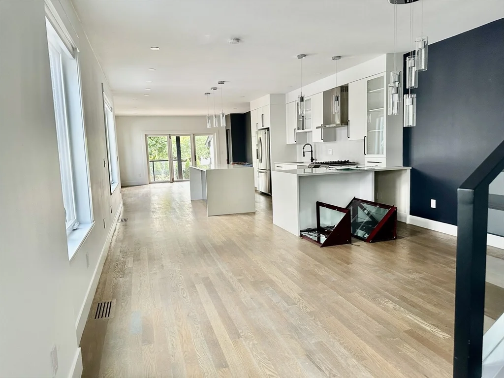 3 bed, 2 bath apartment for rent at 286 Watertown St Unit 286, Newton — photo 3 of 13