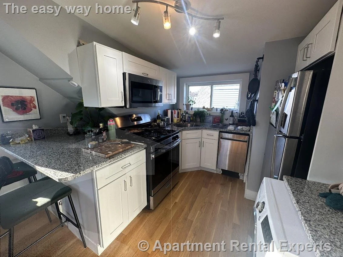 2 bed, 1 bath apartment for rent at 287 Beacon St Unit 2, Porter Square — photo 2 of 12