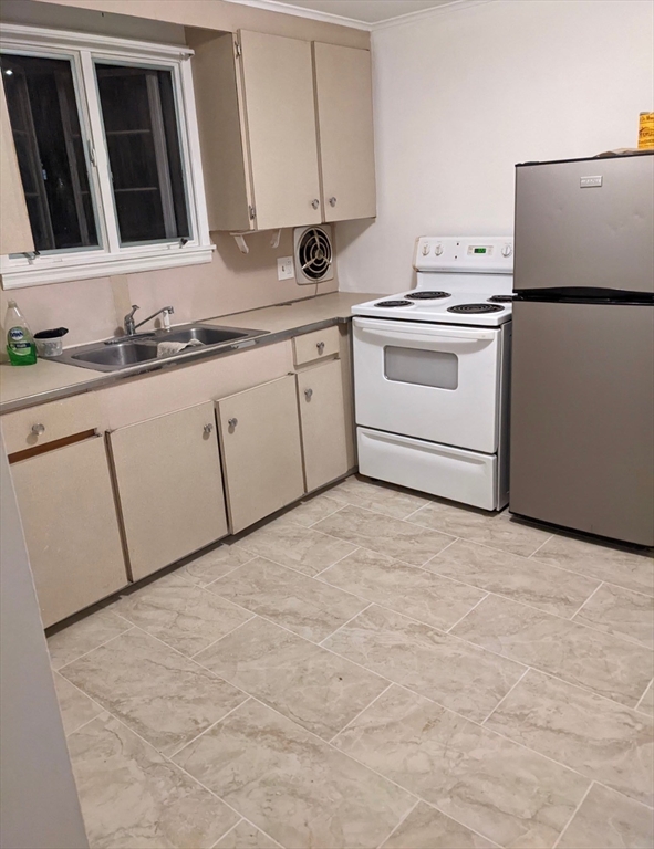 1 bed, 1 bath apartment for rent at 287 Billings St Unit A, North Quincy — photo 2 of 5