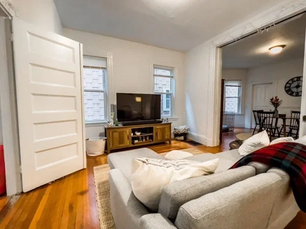 2 bed, 1 bath apartment for rent at 287 Chestnut Ave Unit 1, Jamaica Plain — photo 7 of 21