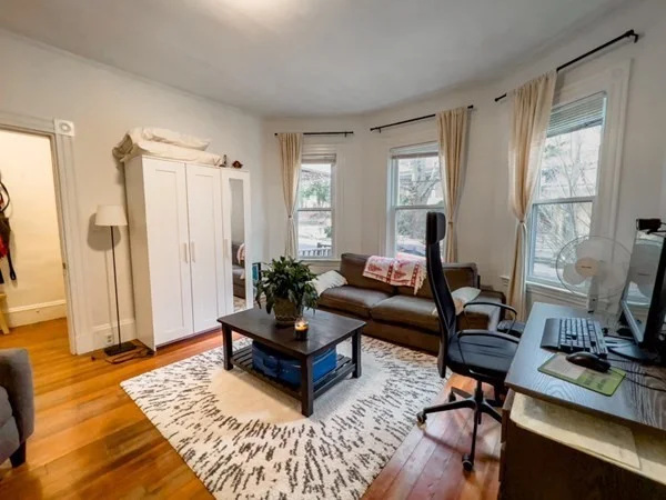 2 bed, 1 bath apartment for rent at 287 Chestnut Ave Unit 1, Jamaica Plain — photo 2 of 21