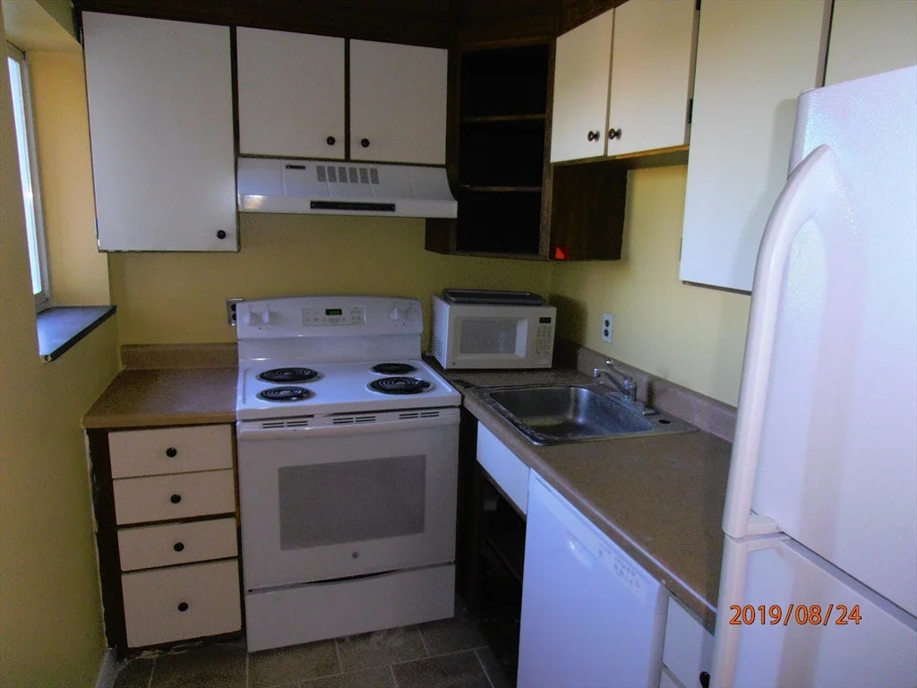 3 bed, 2 bath apartment for rent at 287 Harvard St Unit 63, Central Square — photo 2 of 14