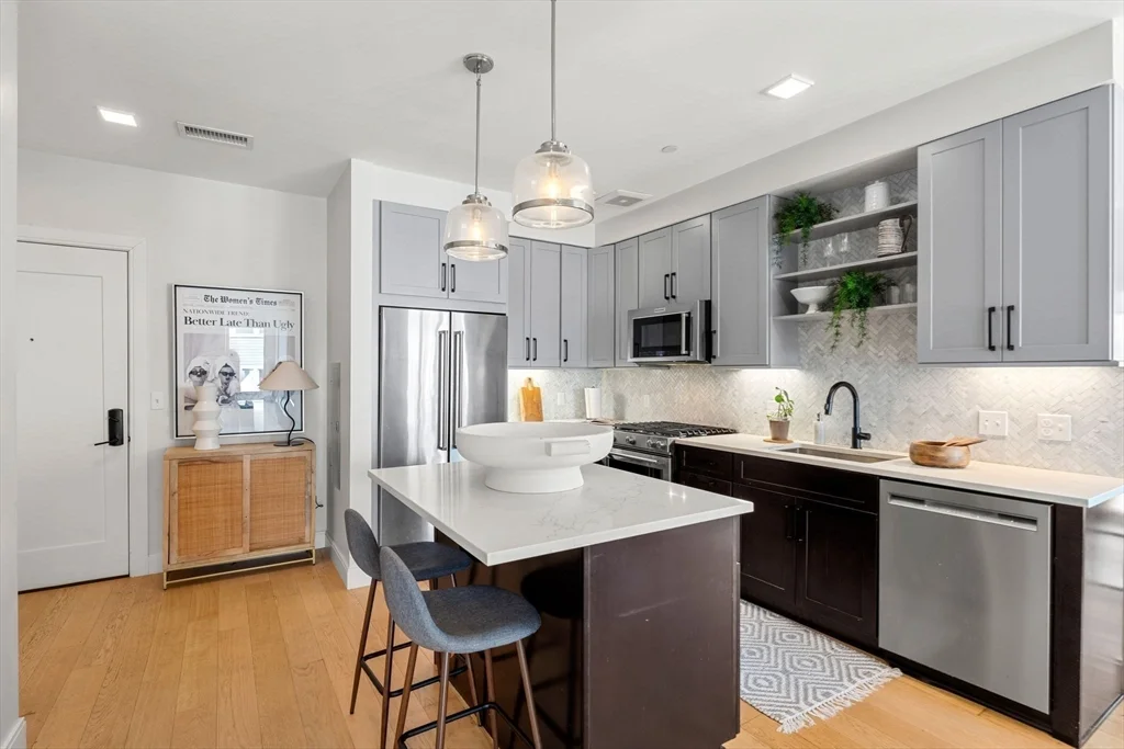 2 bed, 2 bath apartment for rent at 287 Maverick St Unit 201, East Boston — photo 5 of 17