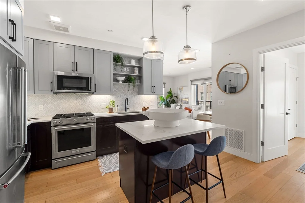 2 bed, 2 bath apartment for rent at 287 Maverick St Unit 201, East Boston — photo 3 of 17