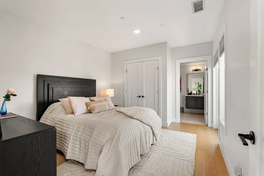 2 bed, 2 bath apartment for rent at 287 Maverick St Unit 201, East Boston — photo 7 of 17