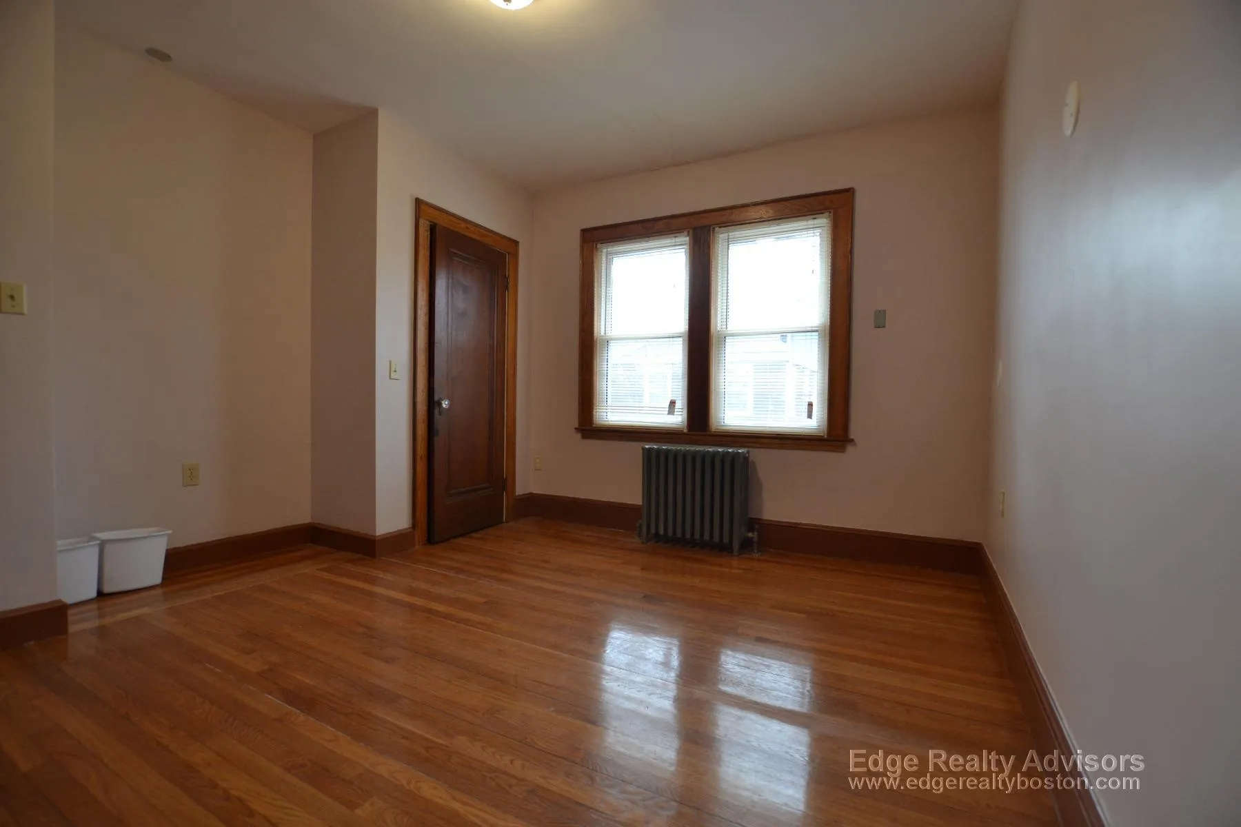 4 bed, 2 bath apartment for rent at 287 North Harvard St Unit 1, Allston — photo 4 of 13