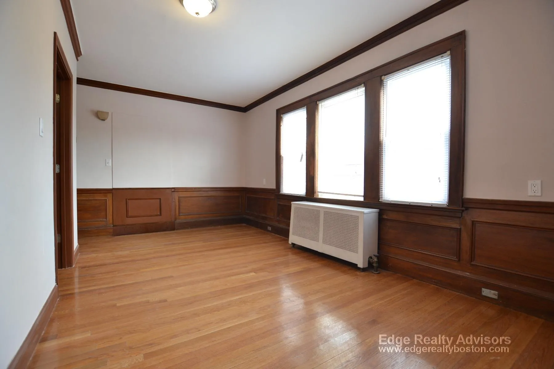 4 bed, 2 bath apartment for rent at 287 North Harvard St Unit 1, Allston — photo 9 of 13