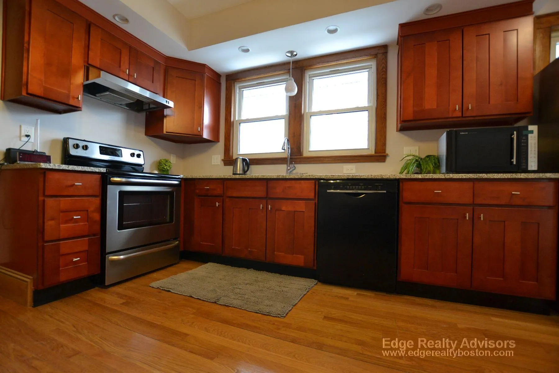 4 bed, 2 bath apartment for rent at 287 North Harvard St Unit 1, Allston — photo 2 of 13
