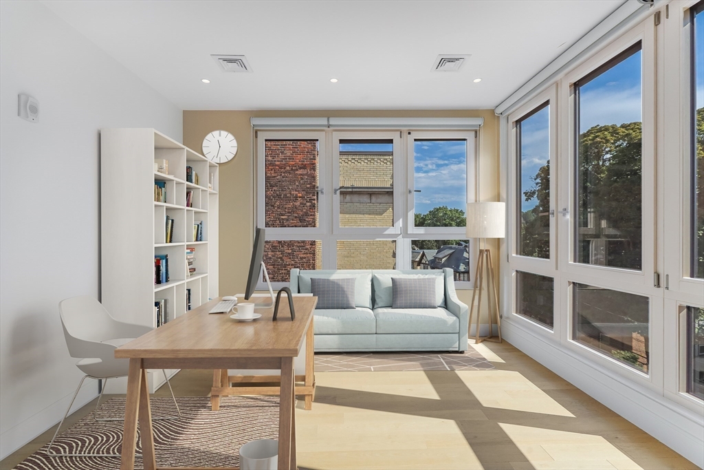 5 bed, 4+ bath apartment for rent at 287 Tappan St Unit 287, Beaconsfield — photo 11 of 15