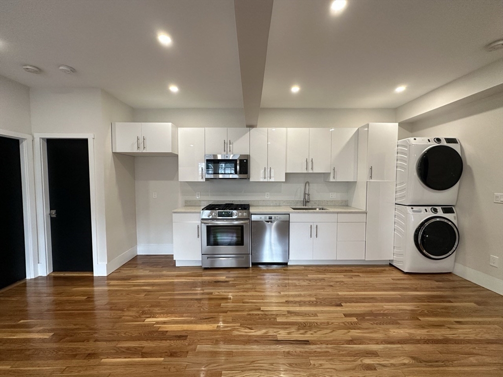 2 bed, 1 bath apartment for rent at 287 Walnut St Unit 1, Stoughton — photo 1 of 8