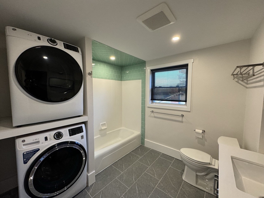 1 bed, 1 bath apartment for rent at 287 Walnut St Unit 2, Stoughton — photo 1 of 18