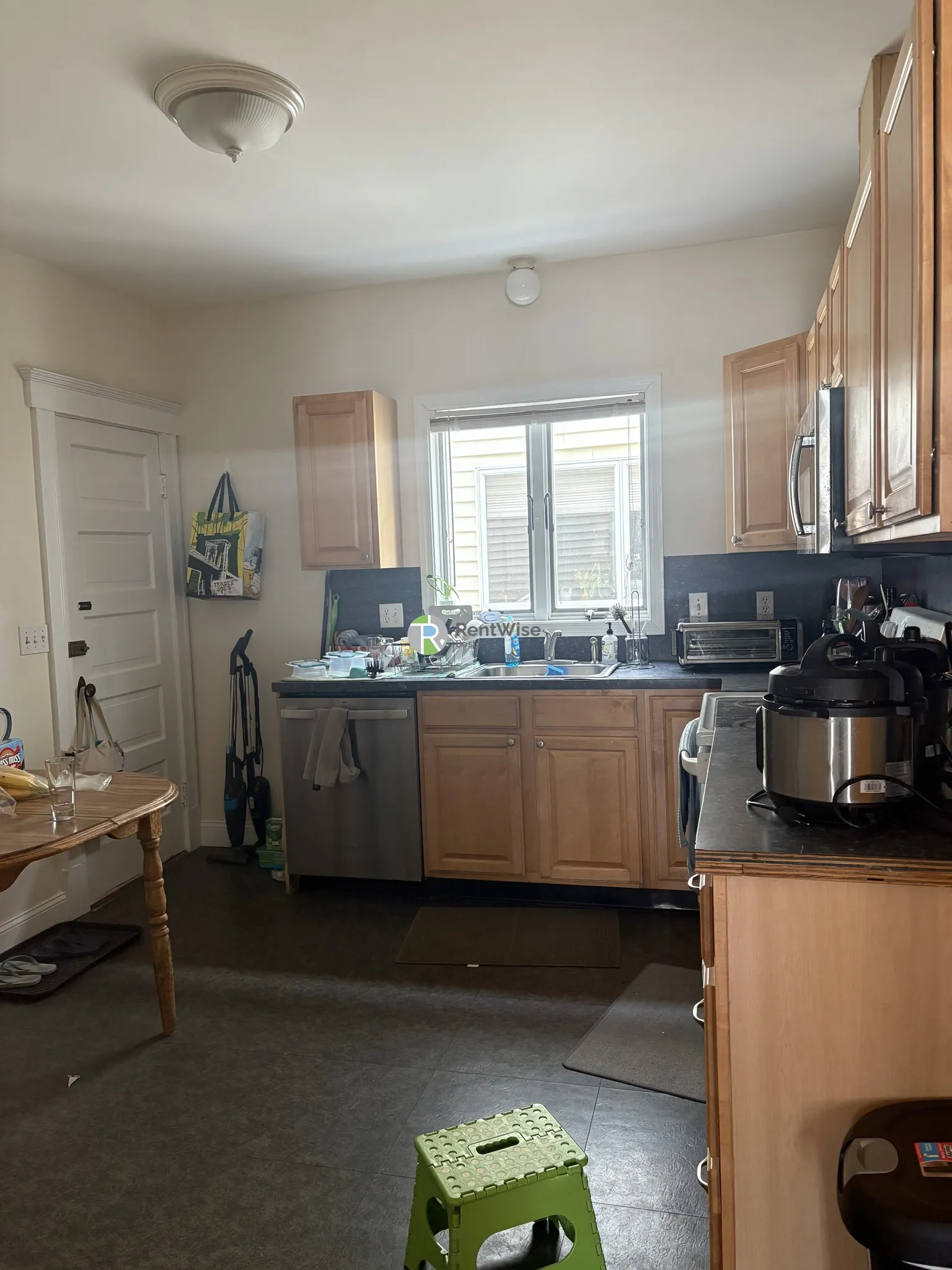 4 bed, 1.5 bath apartment for rent at 288 Boston Ave Unit 3, Medford — photo 15 of 21