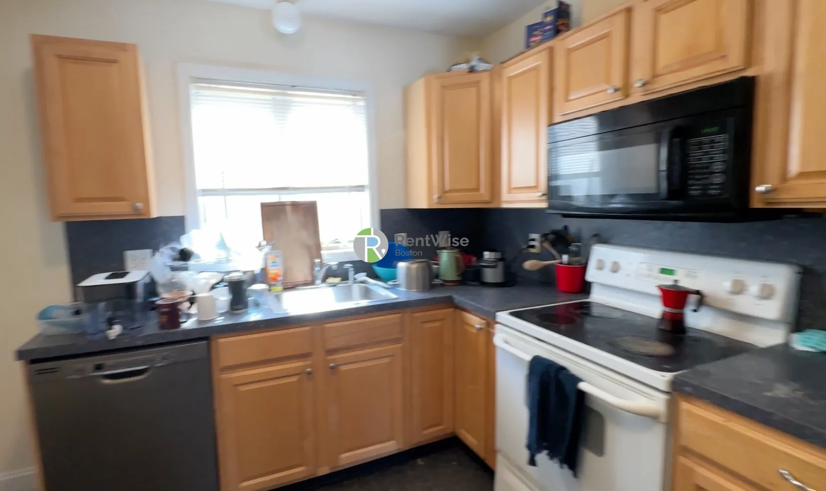 4 bed, 1.5 bath apartment for rent at 288 Boston Ave Unit 3, Medford — photo 5 of 21