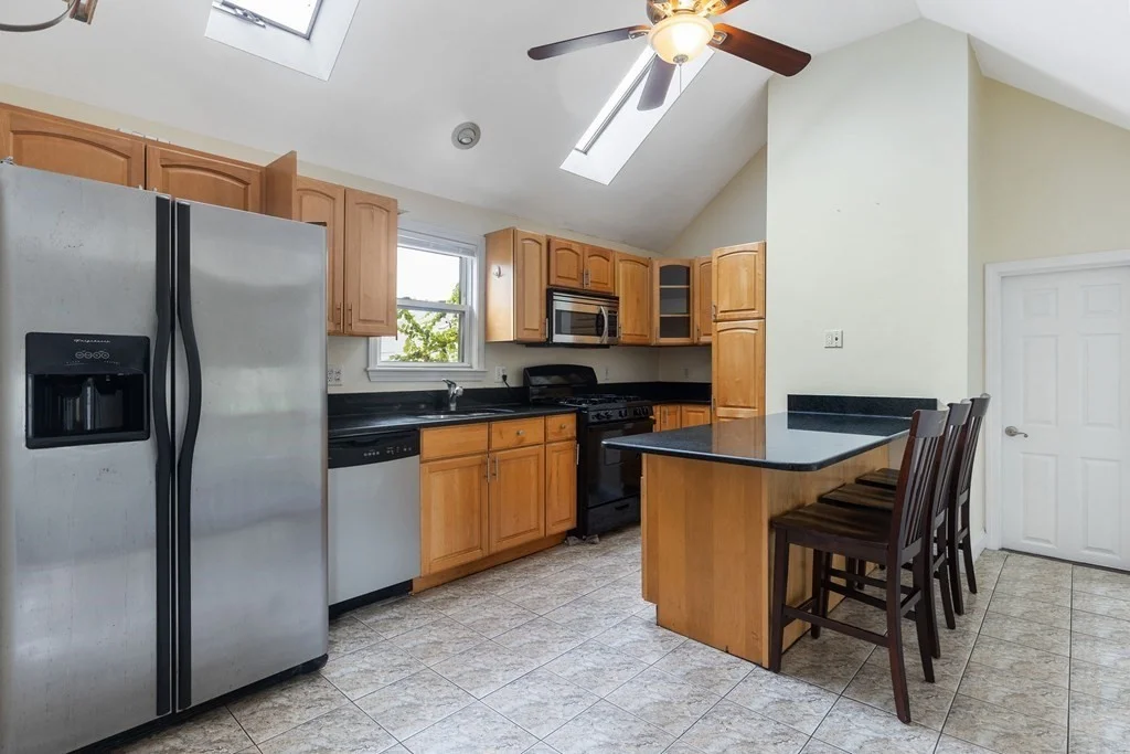 3 bed, 1 bath apartment for rent at 288 Bowen Unit 2a, South Boston