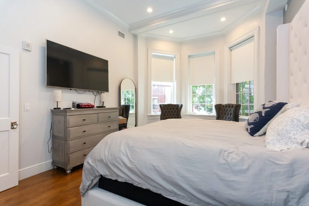 2 bed, 2 bath apartment for rent at 288 Commonwealth Ave Unit 1, Back Bay — photo 12 of 36