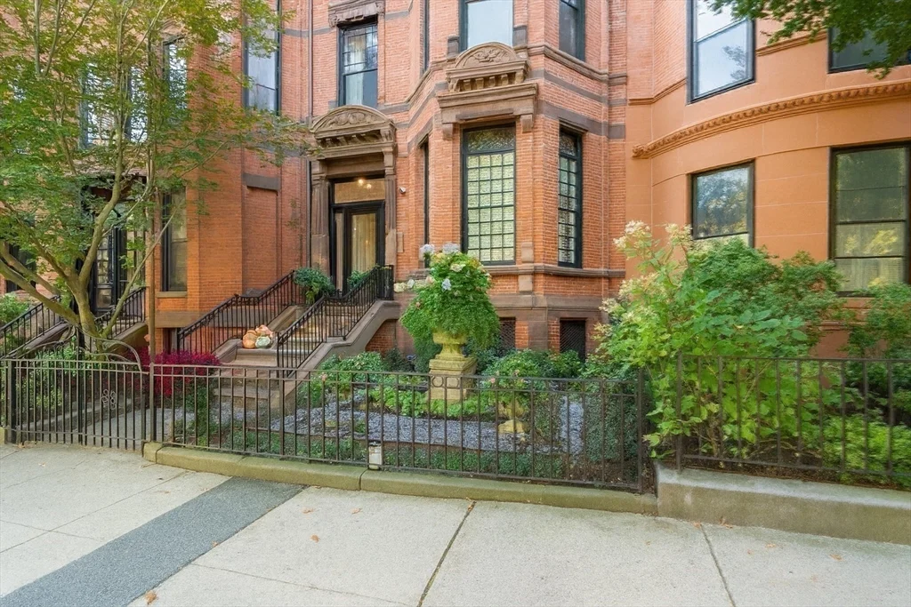 2 bed, 2 bath apartment for rent at 288 Commonwealth Ave Unit 1, Back Bay — photo 32 of 36