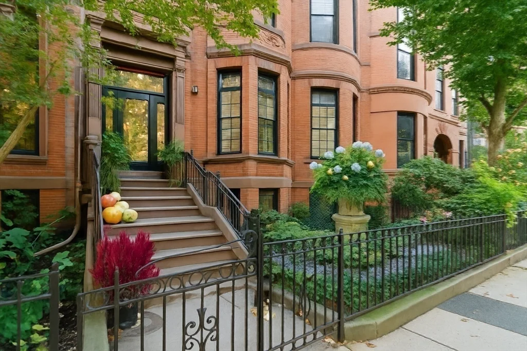 2 bed, 2 bath apartment for rent at 288 Commonwealth Ave Unit 1, Back Bay — photo 31 of 36