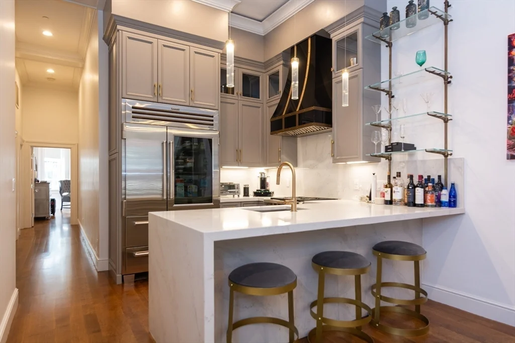 2 bed, 2 bath apartment for rent at 288 Commonwealth Ave Unit 1, Back Bay — photo 1 of 36