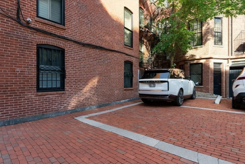 2 bed, 2 bath apartment for rent at 288 Commonwealth Ave Unit 1, Back Bay — photo 30 of 36