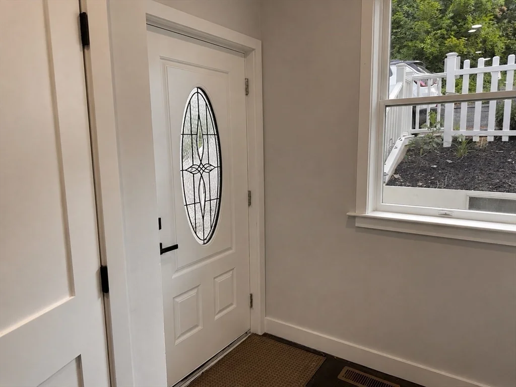 4 bed, 2 bath apartment for rent at 288 Grove St Unit 288, Clinton — photo 5 of 33