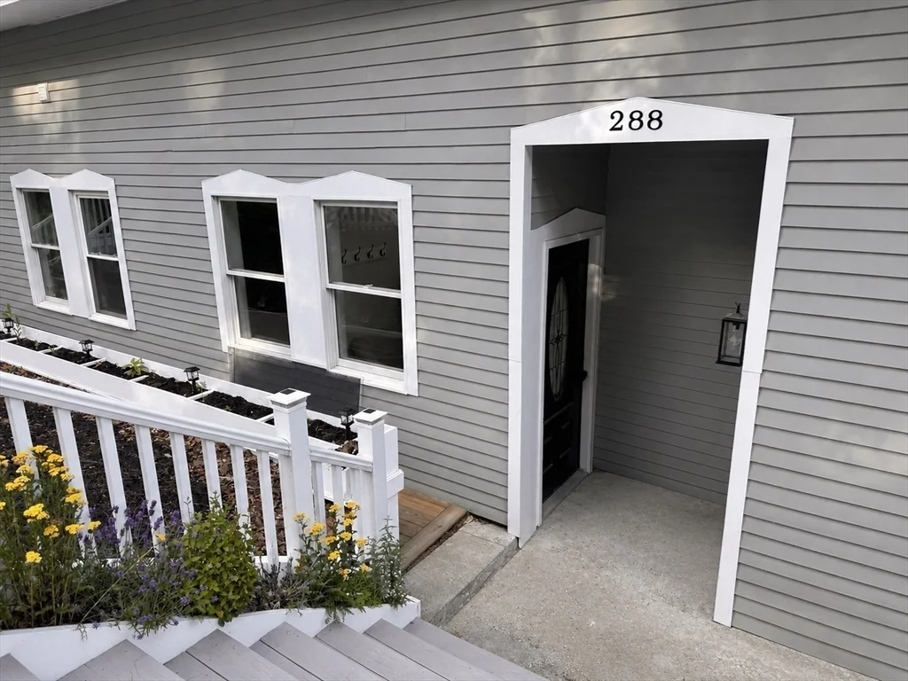 4 bed, 2 bath apartment for rent at 288 Grove St Unit 288, Clinton — photo 4 of 33
