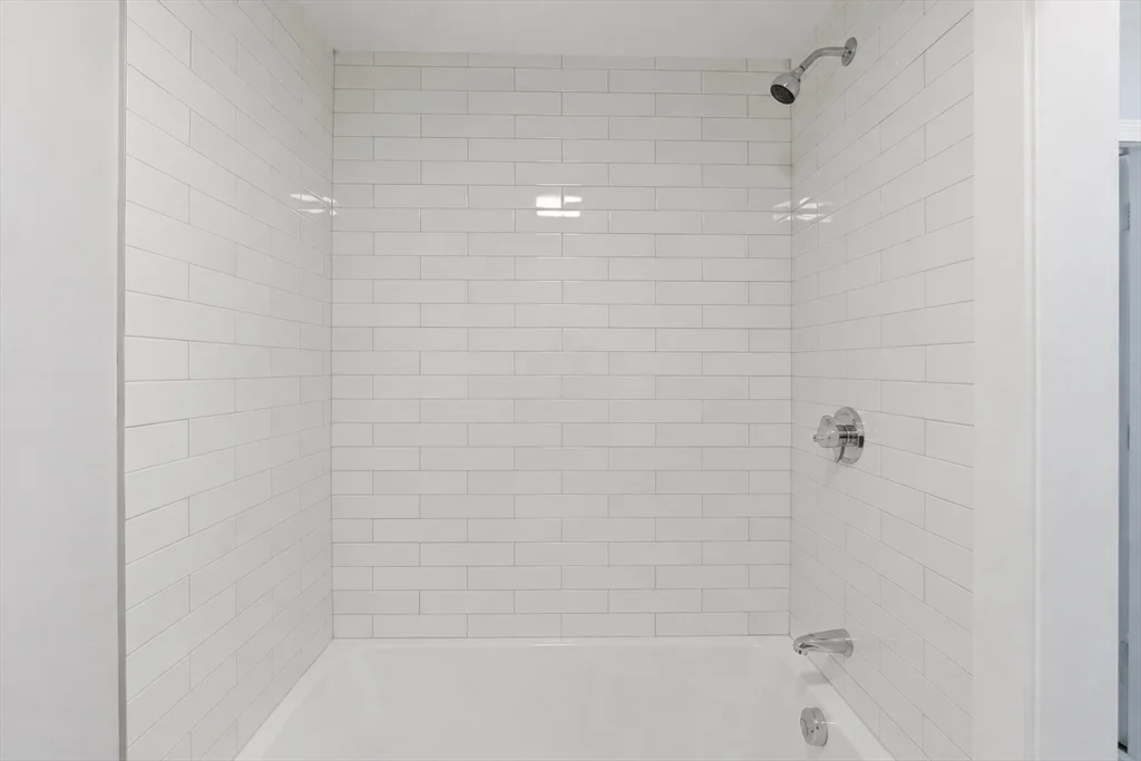 4 bed, 2 bath apartment for rent at 288 Grove St Unit 288, Clinton — photo 11 of 33