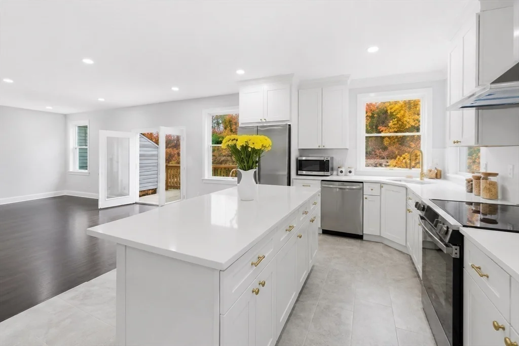 4 bed, 2 bath apartment for rent at 288 Grove St Unit 288, Clinton — photo 16 of 33