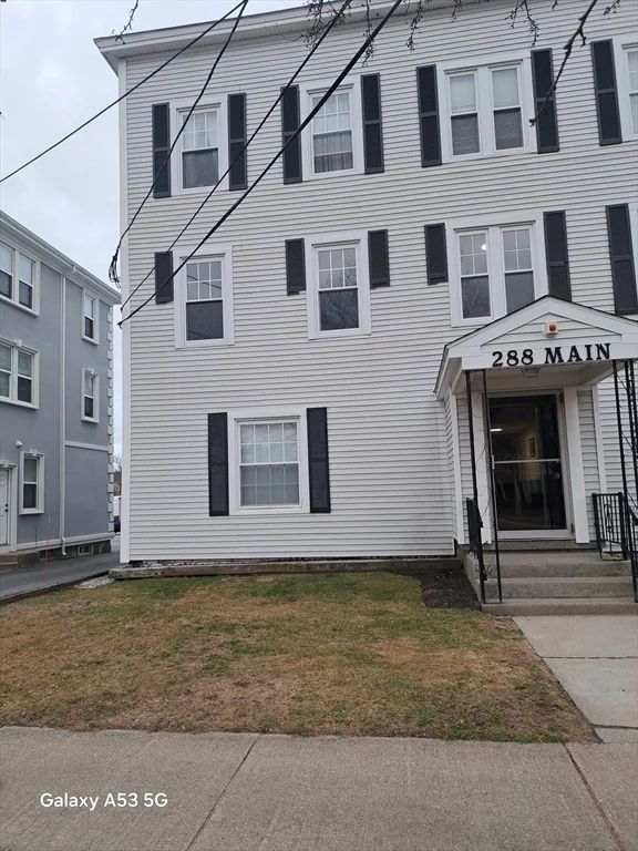 1 bed, 1 bath apartment for rent at 288 Main St Unit 2, Oxford — photo 2 of 9